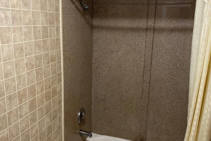 Room 8 of 10