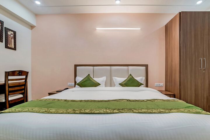Room 8 of 11