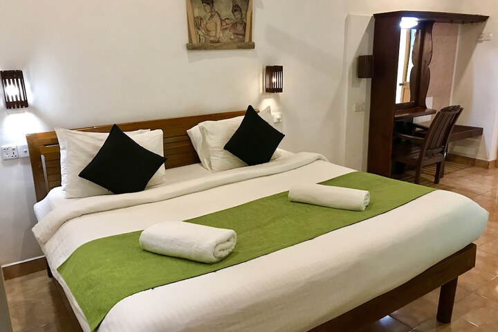 Room 12 of 76