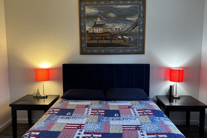 1 Queen Bed (23 of 103)