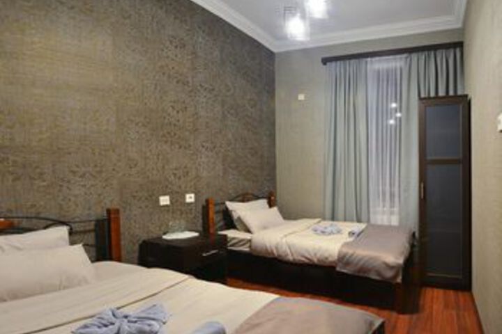 Room 13 of 20