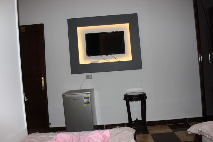 Room 11 of 37