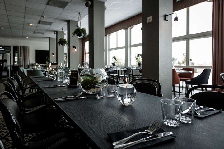 Dining 57 of 105