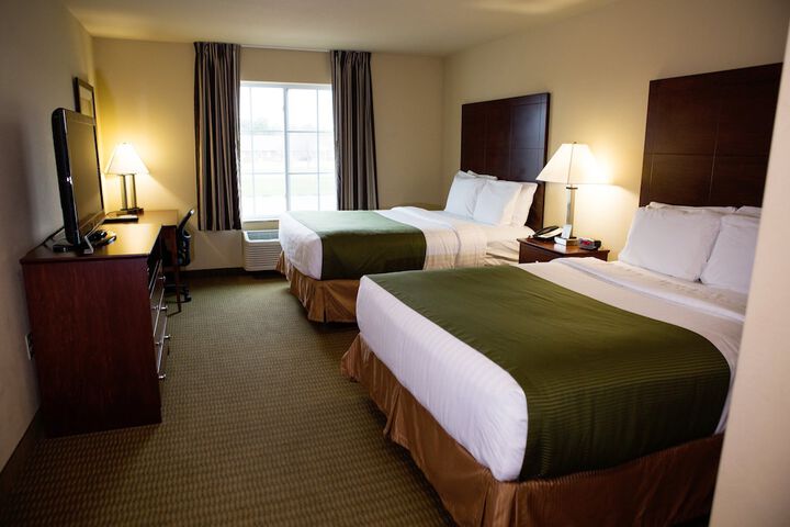 Guest Room 2 Queen Beds (8 of 11)