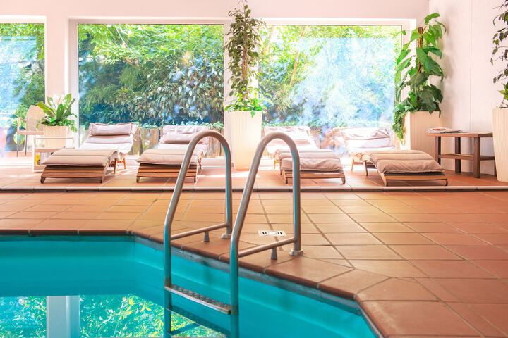 Pool 20 of 49