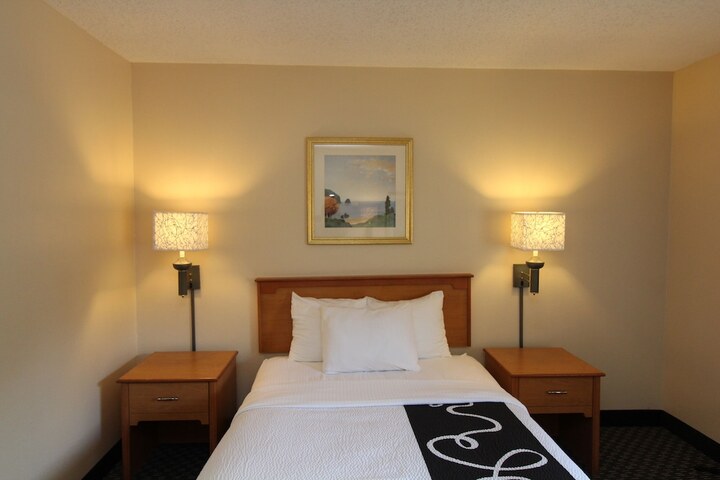2 Double Beds (1 of 11)