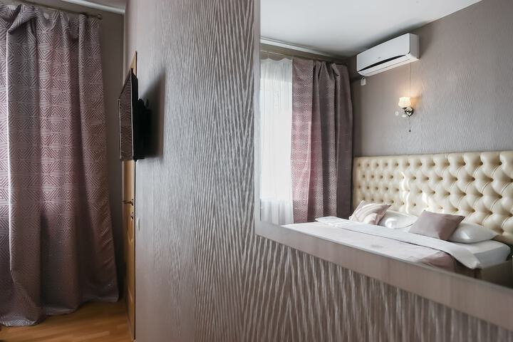 Room 6 of 53
