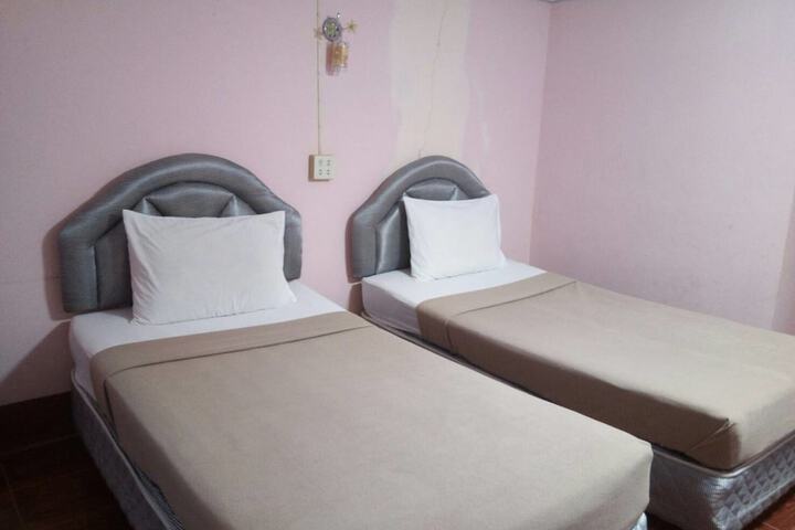 Room 4 of 5