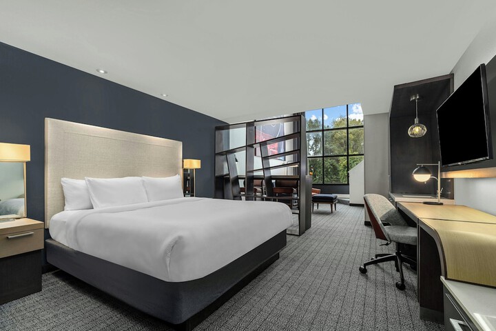 Room 25 of 73
