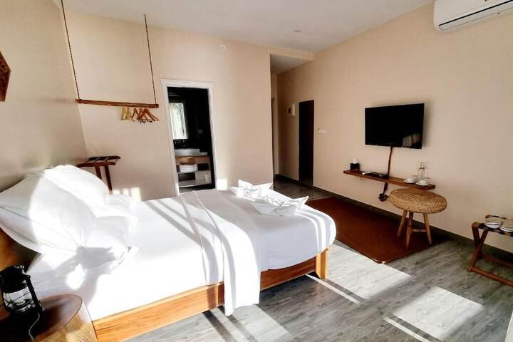 Room 8 of 14