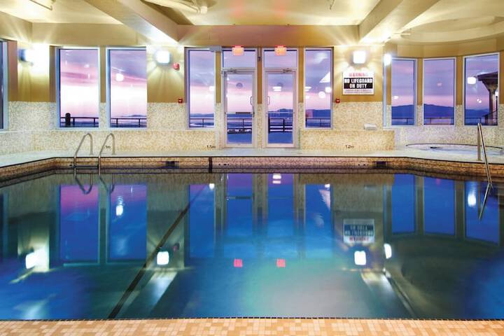 Hotel Pool