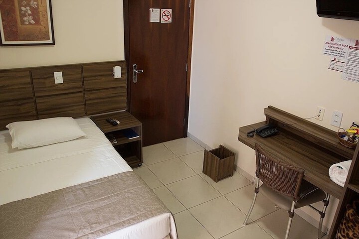 Room 5 of 32