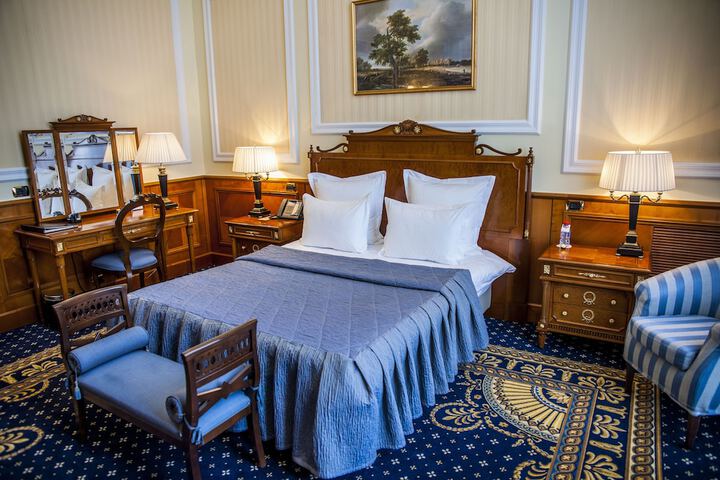 Room 22 of 65