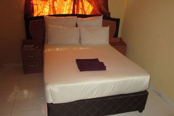 Room 6 of 20
