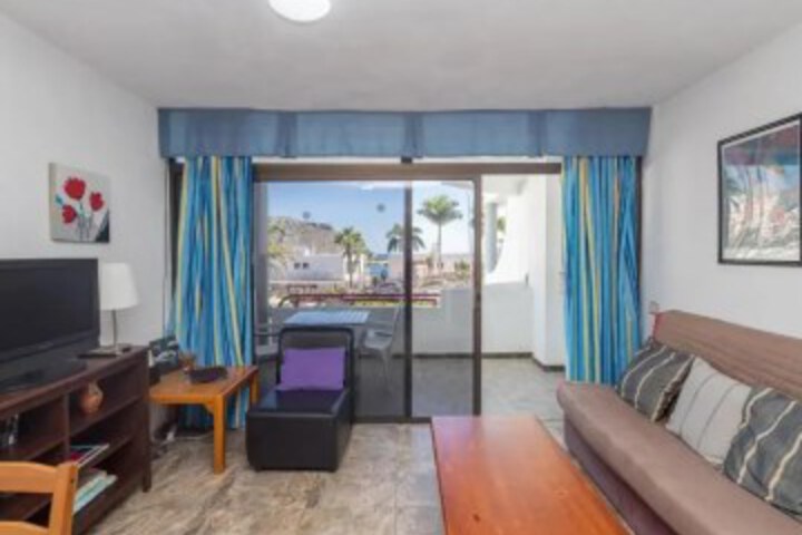 Mogan balcon vista piscina by Lightbooking