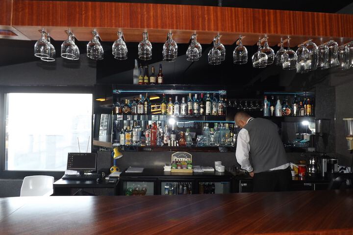 Lounge 36 of 41