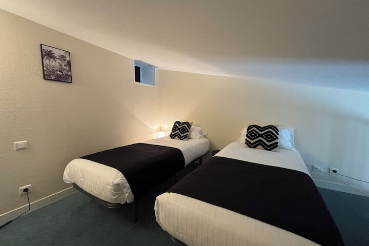 Room 22 of 76