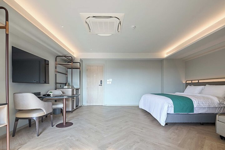 Room 67 of 212