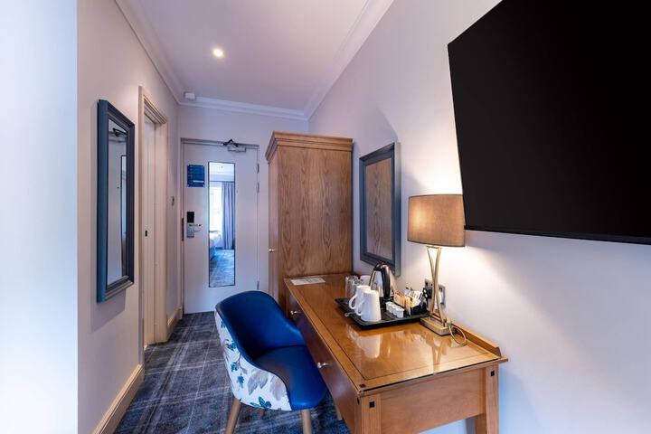 Room 43 of 149