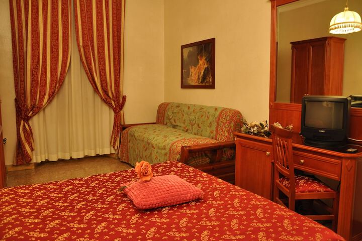 Room 10 of 24