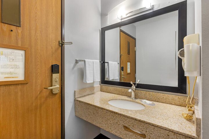 Room 10 of 34