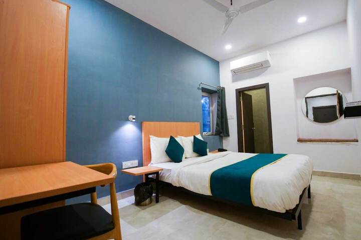 Room 3 of 18