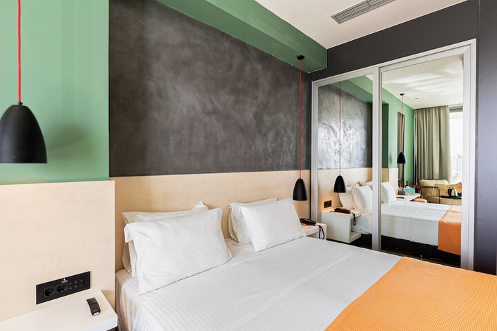Room 19 of 121