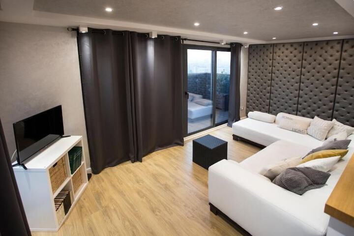 Room 9 of 19