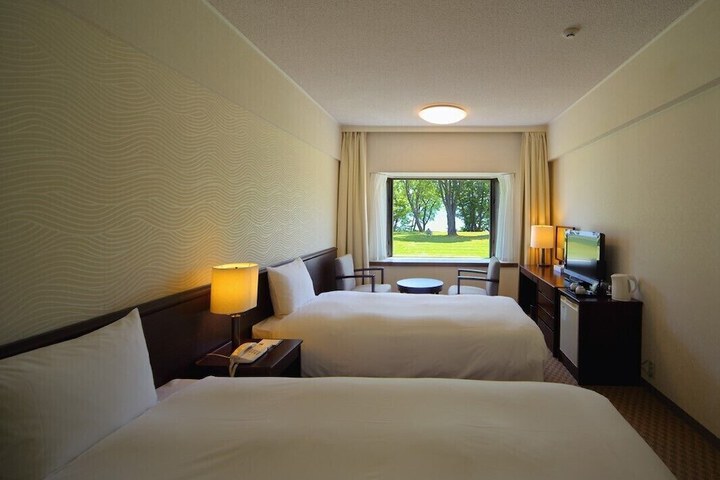 Room 4 of 72