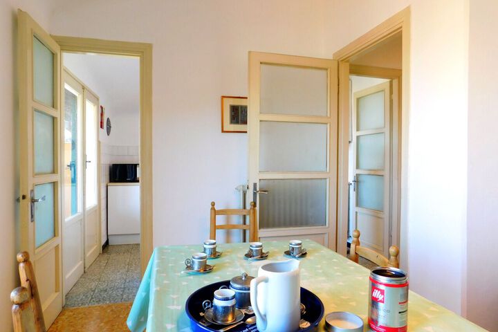Room 14 of 33