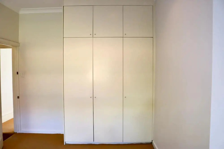 Room 4 of 9