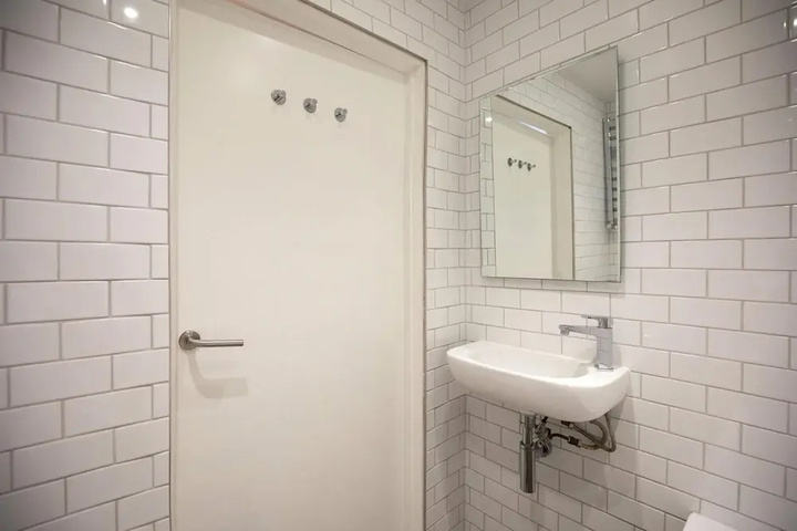 Room 9 of 14