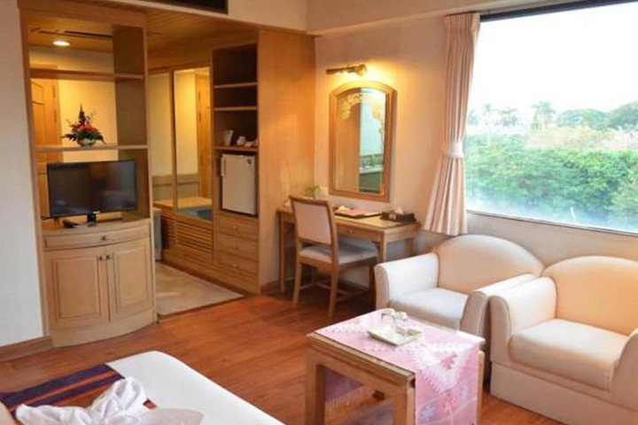 Room 44 of 90
