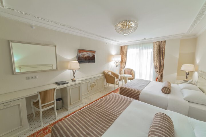 Room 13 of 79