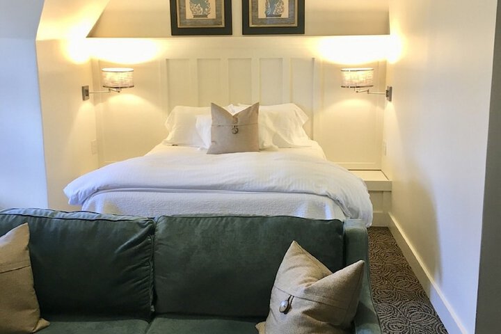 Room 25 of 62