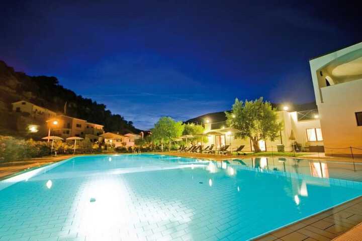 Hotel Pool