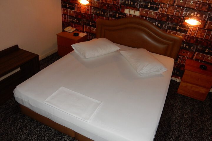 Room 14 of 60