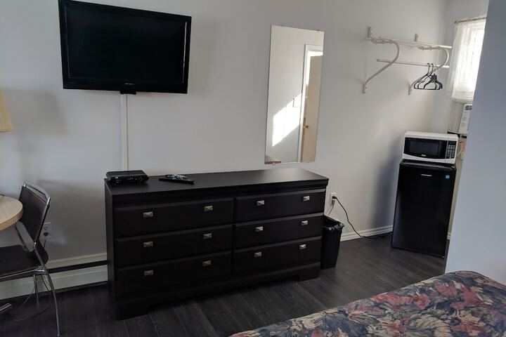 Room 11 of 23