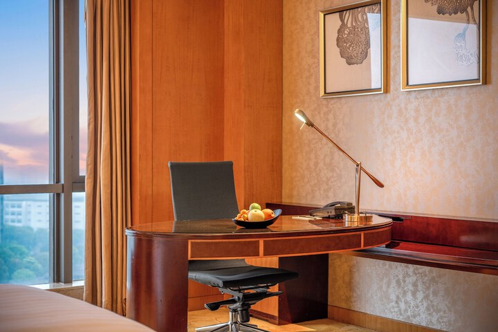 Room 43 of 105