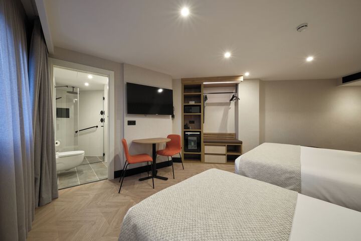 Room 15 of 86