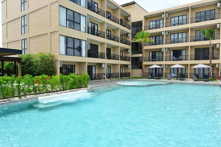 Pools & Facilities