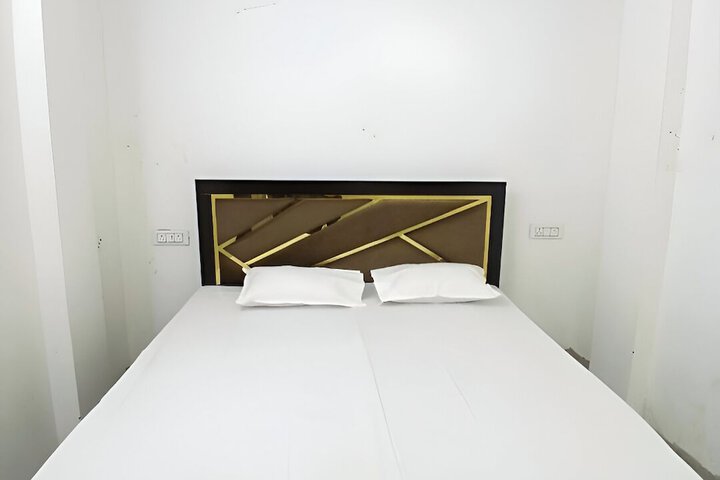 Room 8 of 20