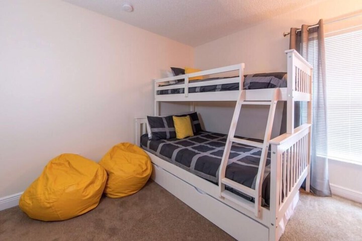 Room 6 of 34