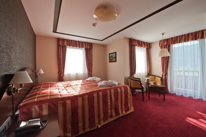 Room 6 of 45