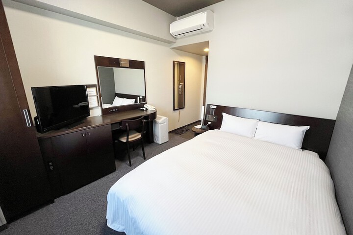 Room 9 of 35