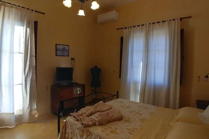 Room 52 of 96