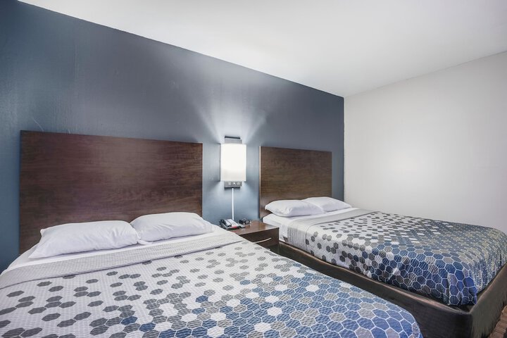 2 Queen Beds (8 of 8)