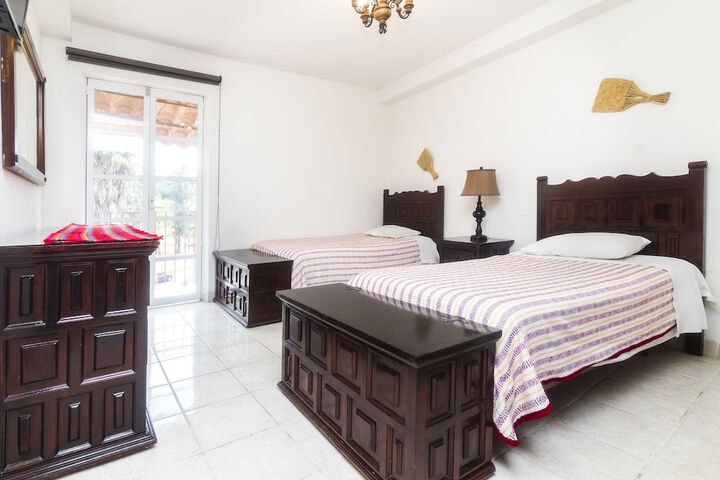 Room 10 of 29