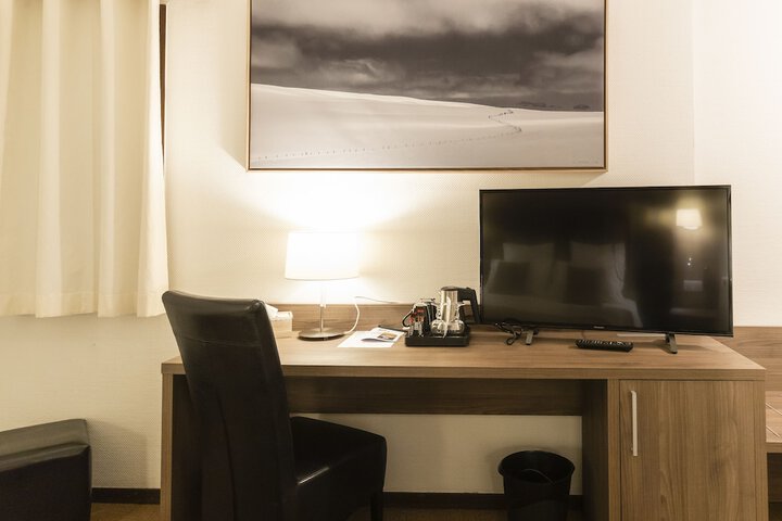 Room 12 of 83
