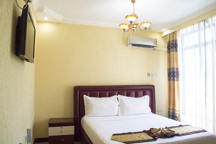 Room 8 of 38